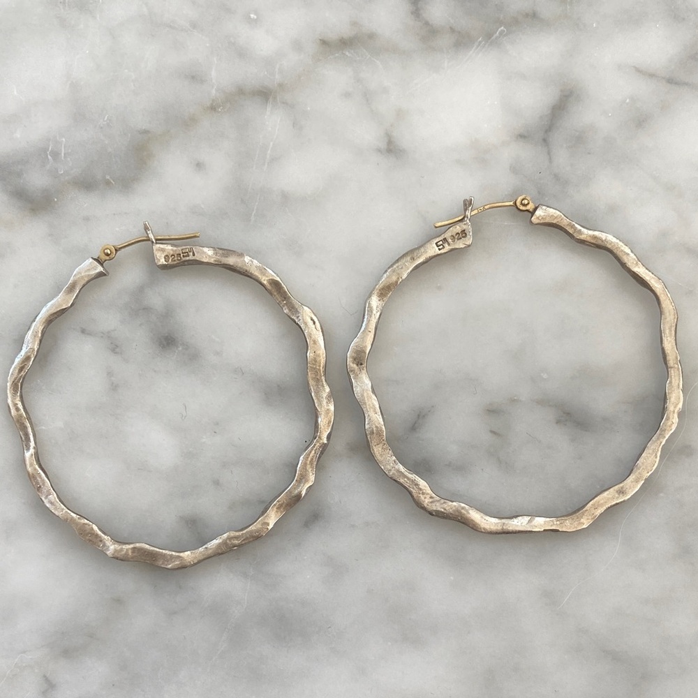 Vintage 90s Steve Yellowhorse Navajo Sterling & 14k Gold Wavy Hoops